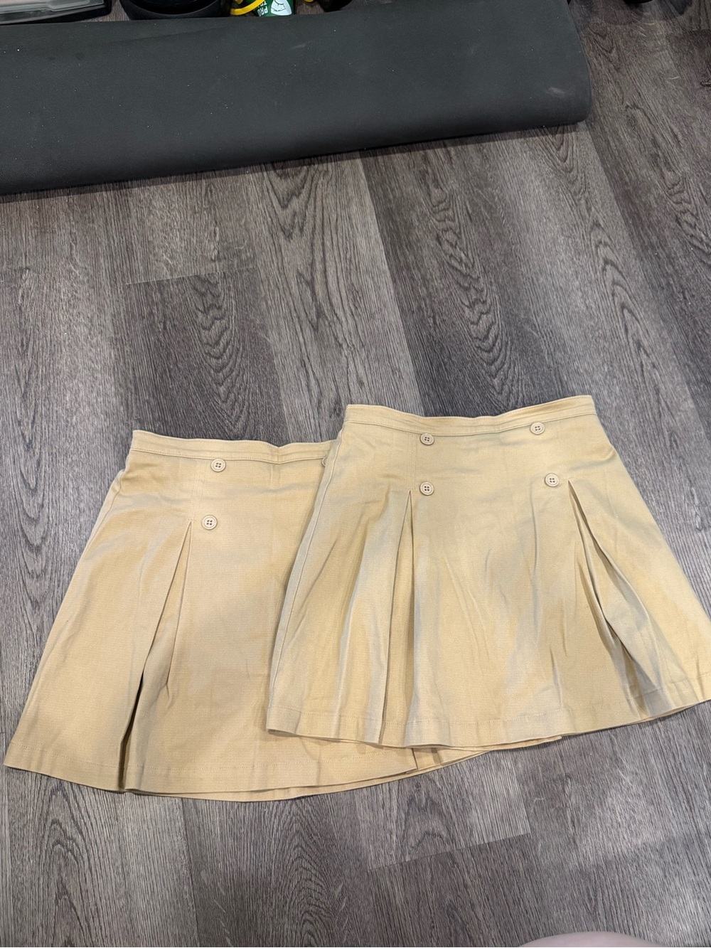 Set of 2 uniform khaki skorts